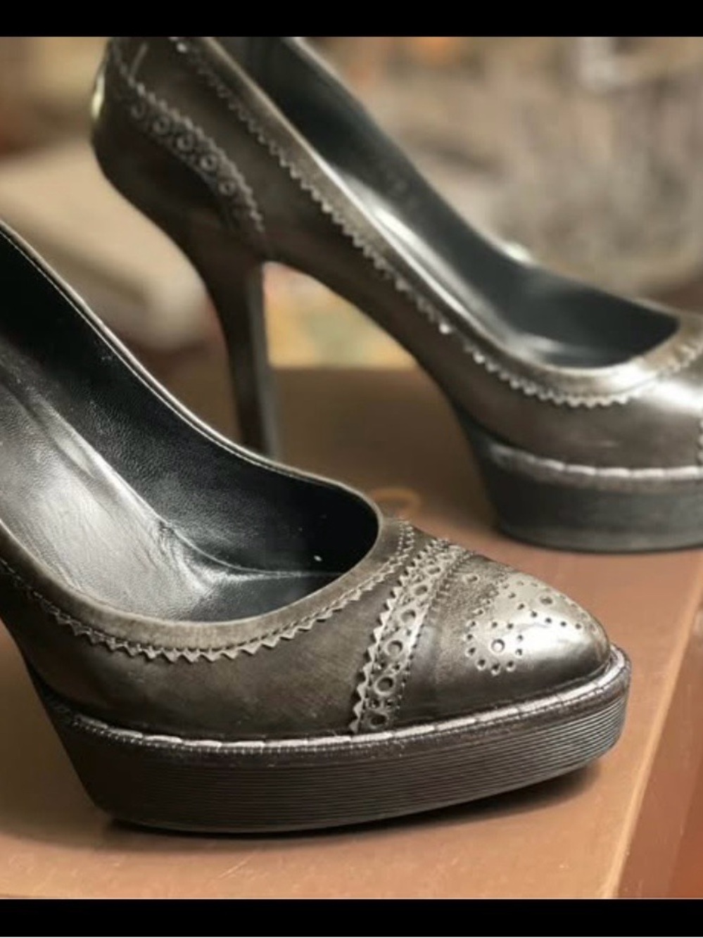 Gucci Black Leather Scalloped Heel Pumps - Picture 7 of 10